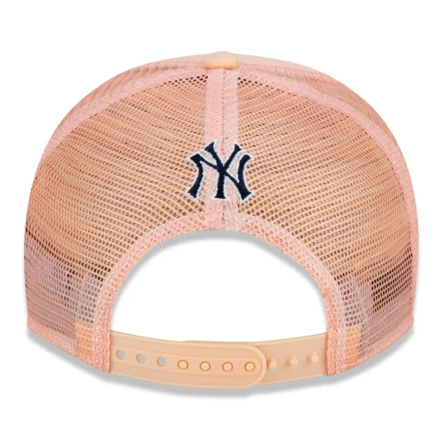Boné Feminino 9FORTY A-Frame Aba Curva Ajustável MLB New York Yankees League