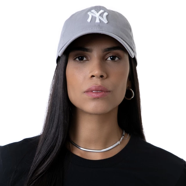 Boné 9TWENTY MLB New York Yankees Aba Curva Cinza