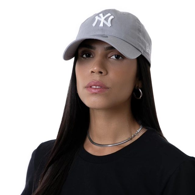 Boné 9TWENTY MLB New York Yankees Aba Curva Cinza