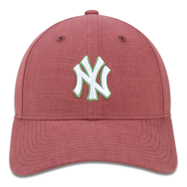 Boné Feminino 9FORTY Snapback MLB New York Yankees Aba Curva Vermelho Escuro