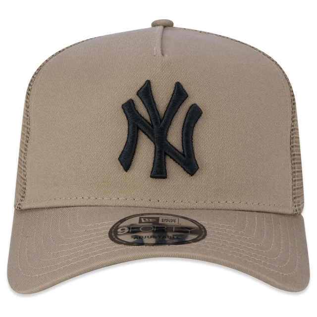 Boné 9FORTY A-Frame Trucker Snapback MLB New York Yankees Aba Curva Cáqui