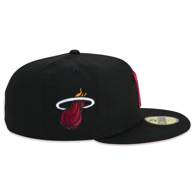 Boné 59FIFTY Miami Heat NBA Compound "7" Aba Reta Preto