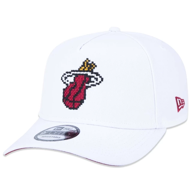 Boné 9FORTY A-Frame Snapback NBA Miami Heat Tecnologic Aba Curva Branco