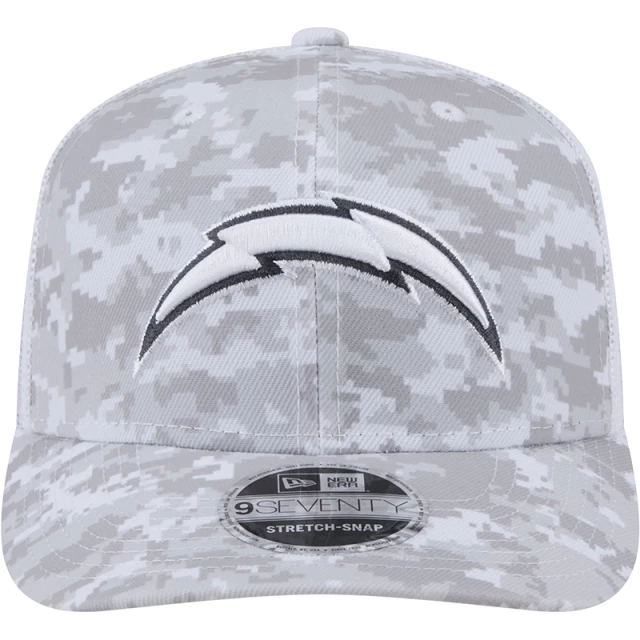 Boné 9SEVENTY Trucker Stretch Snap Los Angeles Chargers NFL Salute To Service 2024-25