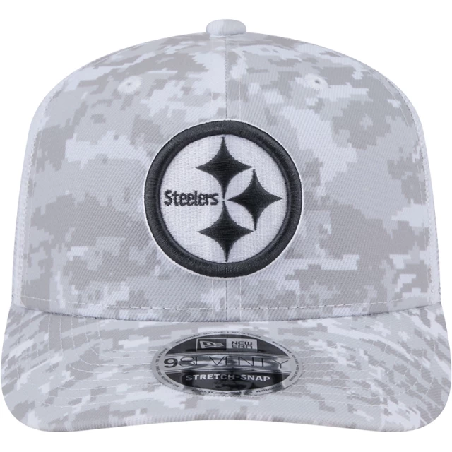 Boné 9SEVENTY Trucker Stretch Snap Pittsburgh Steelers NFL Salute To Service 2024-25