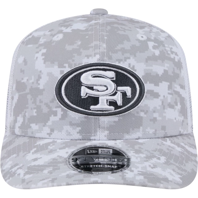 Boné 9SEVENTY Trucker Stretch Snap San Francisco 49ers NFL Salute To Service 2024-25