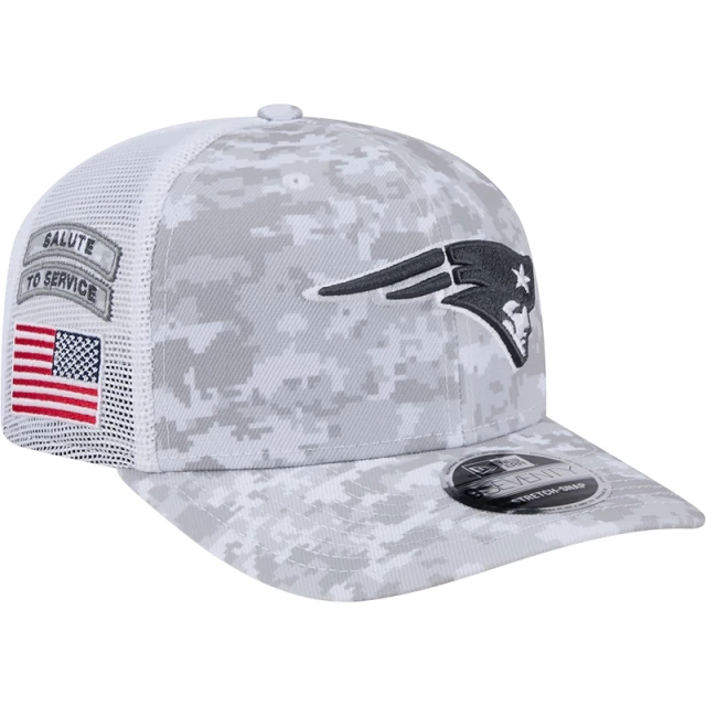 Boné 9SEVENTY Trucker Stretch Snap New England Patriots NFL Salute To Service 2024-25