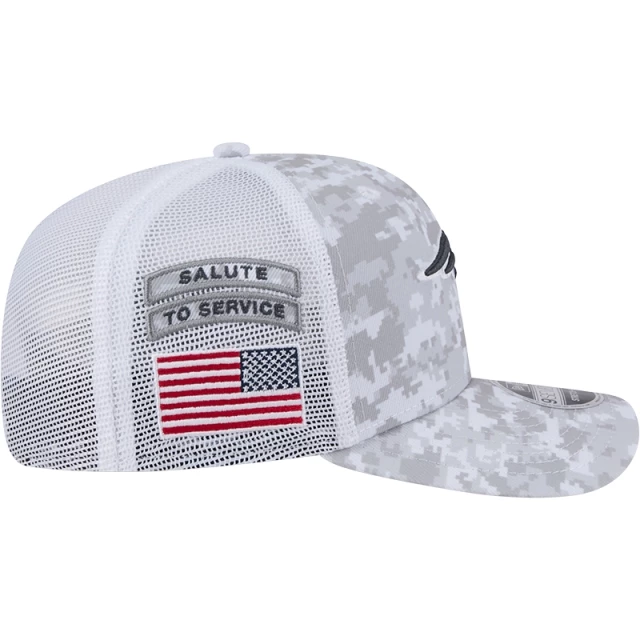 Boné 9SEVENTY Trucker Stretch Snap New England Patriots NFL Salute To Service 2024-25