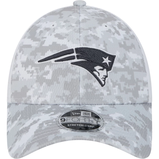 Boné 9FORTY Stretch Snap New England Patriots NFL Salute To Service 2024-25