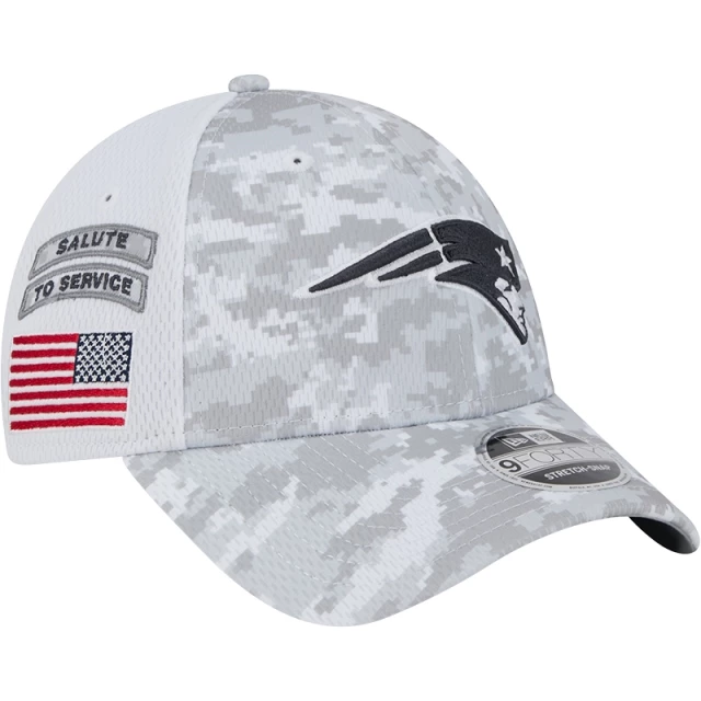 Boné 9FORTY Stretch Snap New England Patriots NFL Salute To Service 2024-25