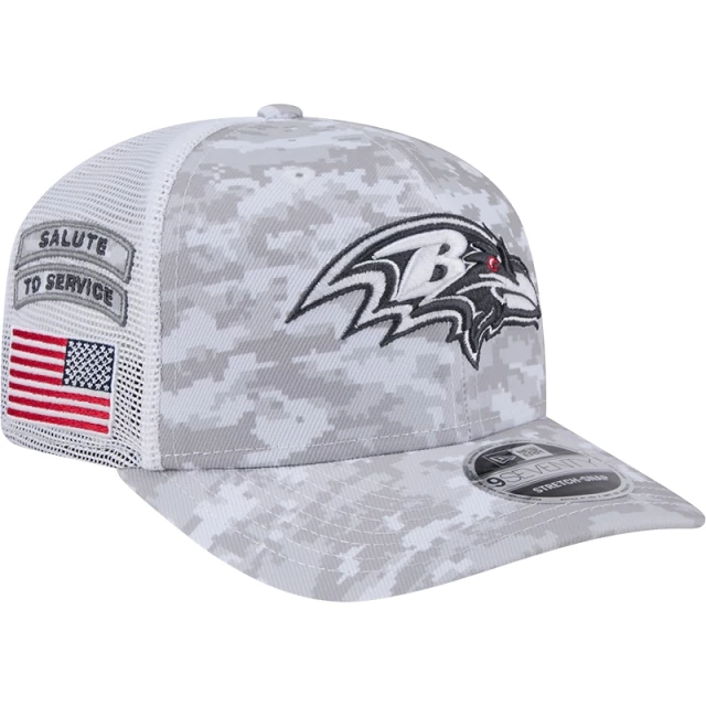 Boné 9SEVENTY Trucker Stretch Snap Baltimore Ravens NFL Salute To Service 2024-25