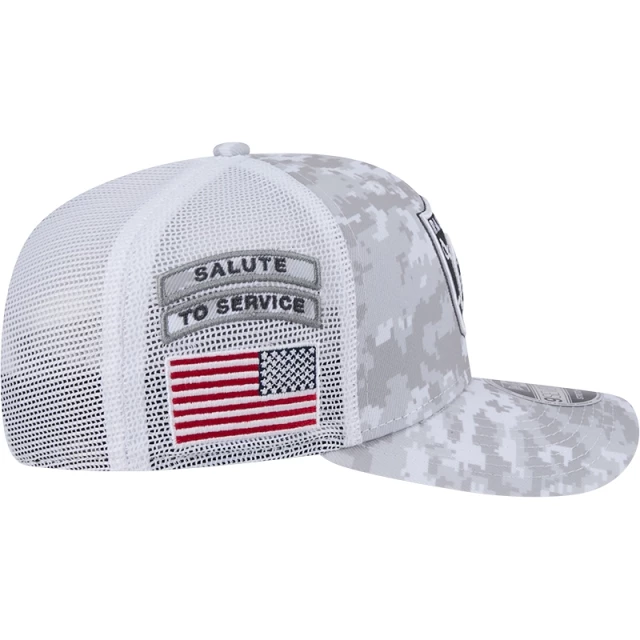 Boné 9SEVENTY Trucker Stretch Snap Las Vegas Raiders NFL Salute To Service 2024-25