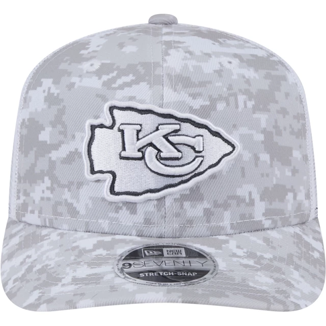 Boné 9SEVENTY Trucker Stretch Snap Kansas City Chiefs NFL Salute To Service 2024-25