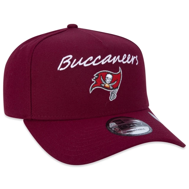 Boné 9FORTY A-Frame Snapback NFL Tampa Bay Buccaneers Classic Aba Curva Vermelho Escuro