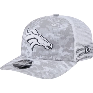 Boné 9SEVENTY Trucker Stretch Snap Denver Broncos NFL Salute To Service 2024-25