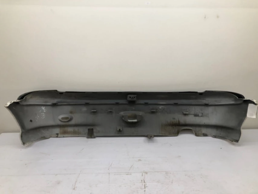 Para Choque Traseiro Peugeot 206 Branco 1999 2003 Detalhe