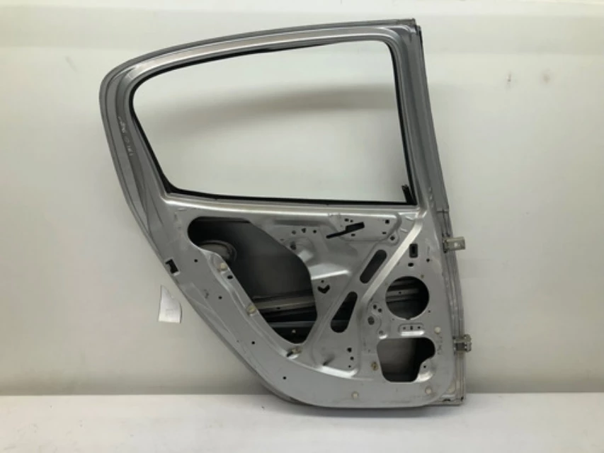 Porta Traseira Esquerda Peugeot 206 207 Prata Detalhe