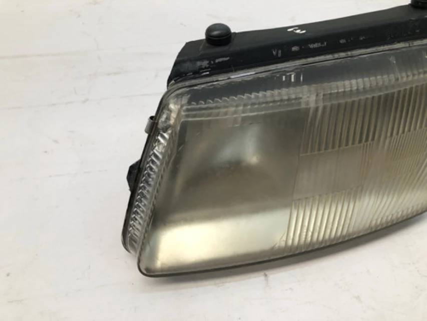 Farol Esquerdo Volkswagen Passat 1997 2000