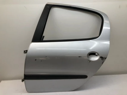 Porta Traseira Esquerda Peugeot 206 207 Prata Detalhe